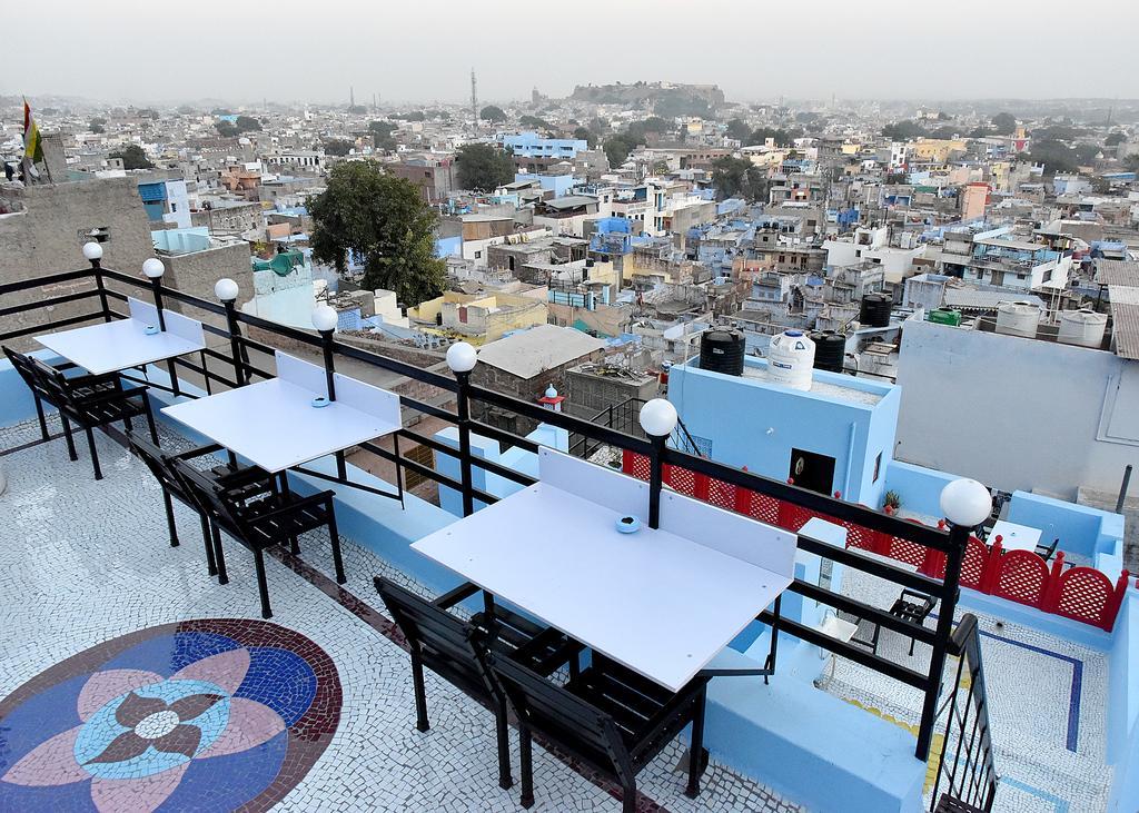 गेस्ट हाउस L G Guest House 2*