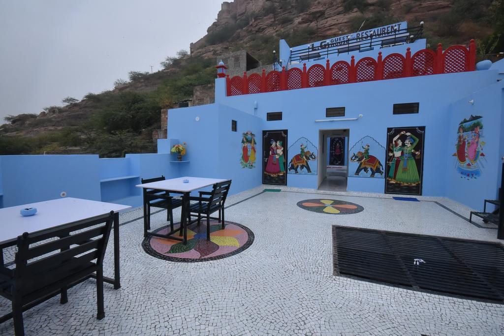 L G Guest House गेस्ट हाउस 2*