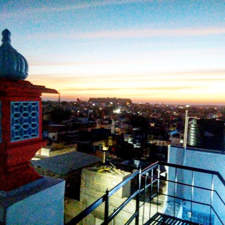 L G Guest House गेस्ट हाउस 2*